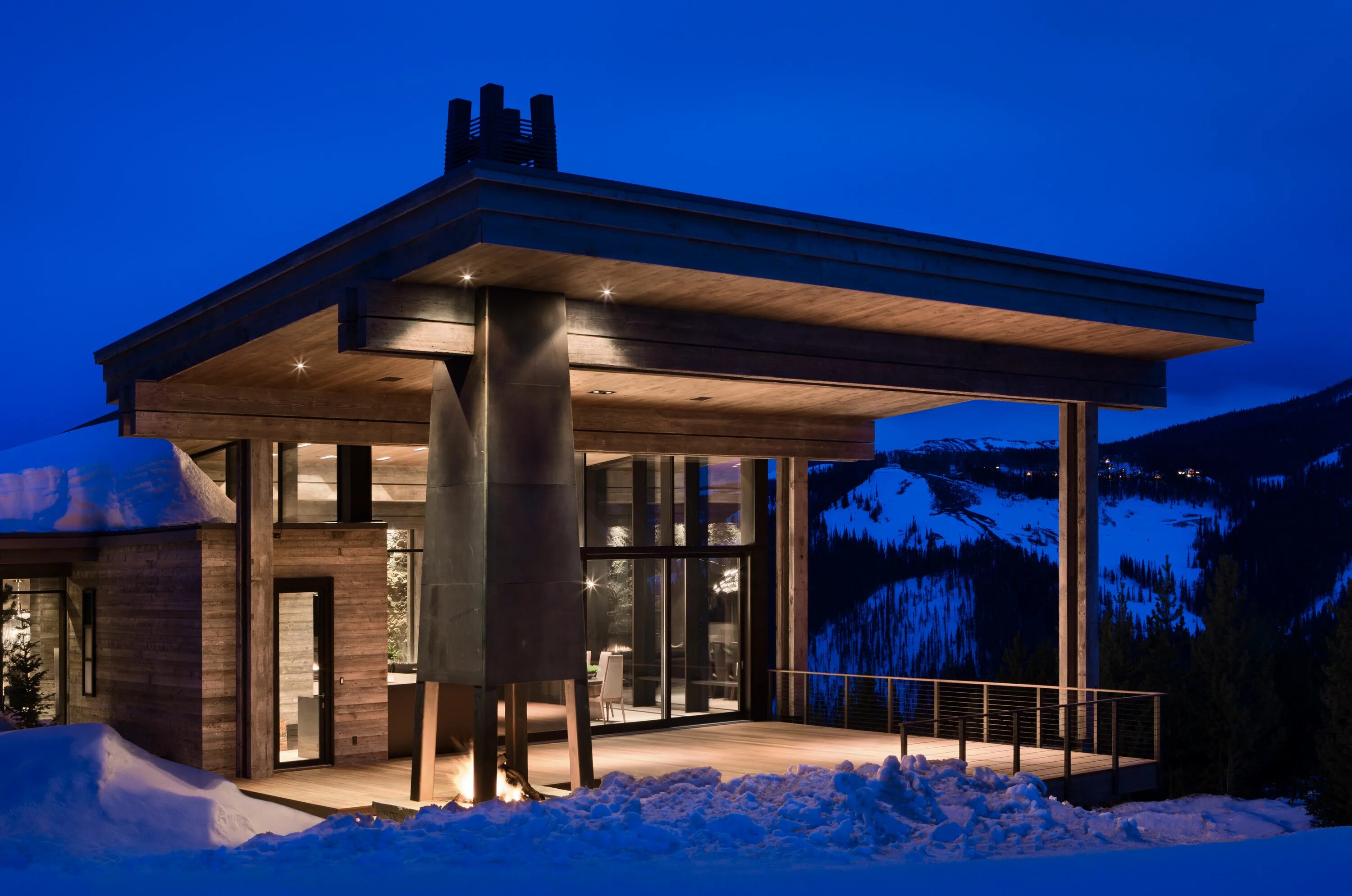 гостиница «wiesergut hotel». шале двухэтажное с панорамными окнами. дом шале с панорамными окнами. шале прохорова в куршавеле. дом шале с панорамными окнами.