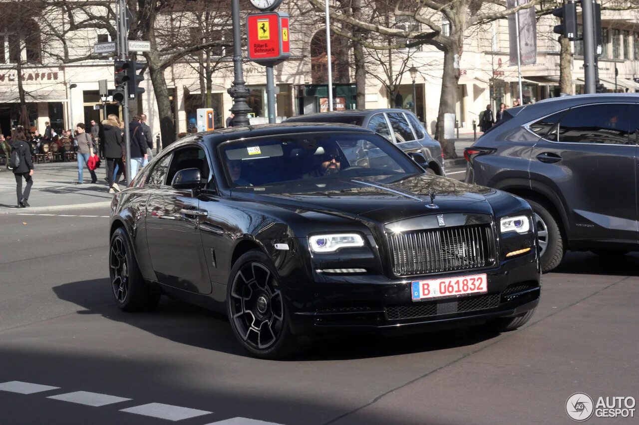 Rolls royce badge. Роллс Ройс Wraith Black badge 2020. Rolls Royce Wraith. Rolls Royce Wraith Black. Wraith Black badge.