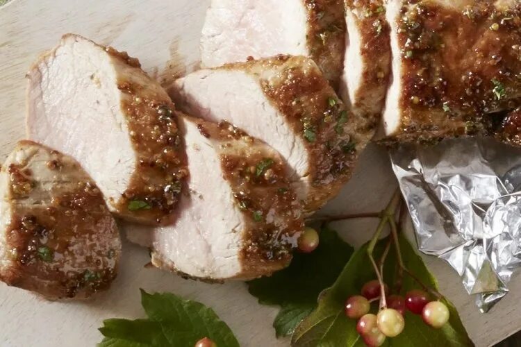 Как вкусно запечь вырезку свиную в духовке. Свиная вырезка в духовке. свиная вырезка запеченная. свиная вырезка в фольге. вырезка запеченная в духовке.