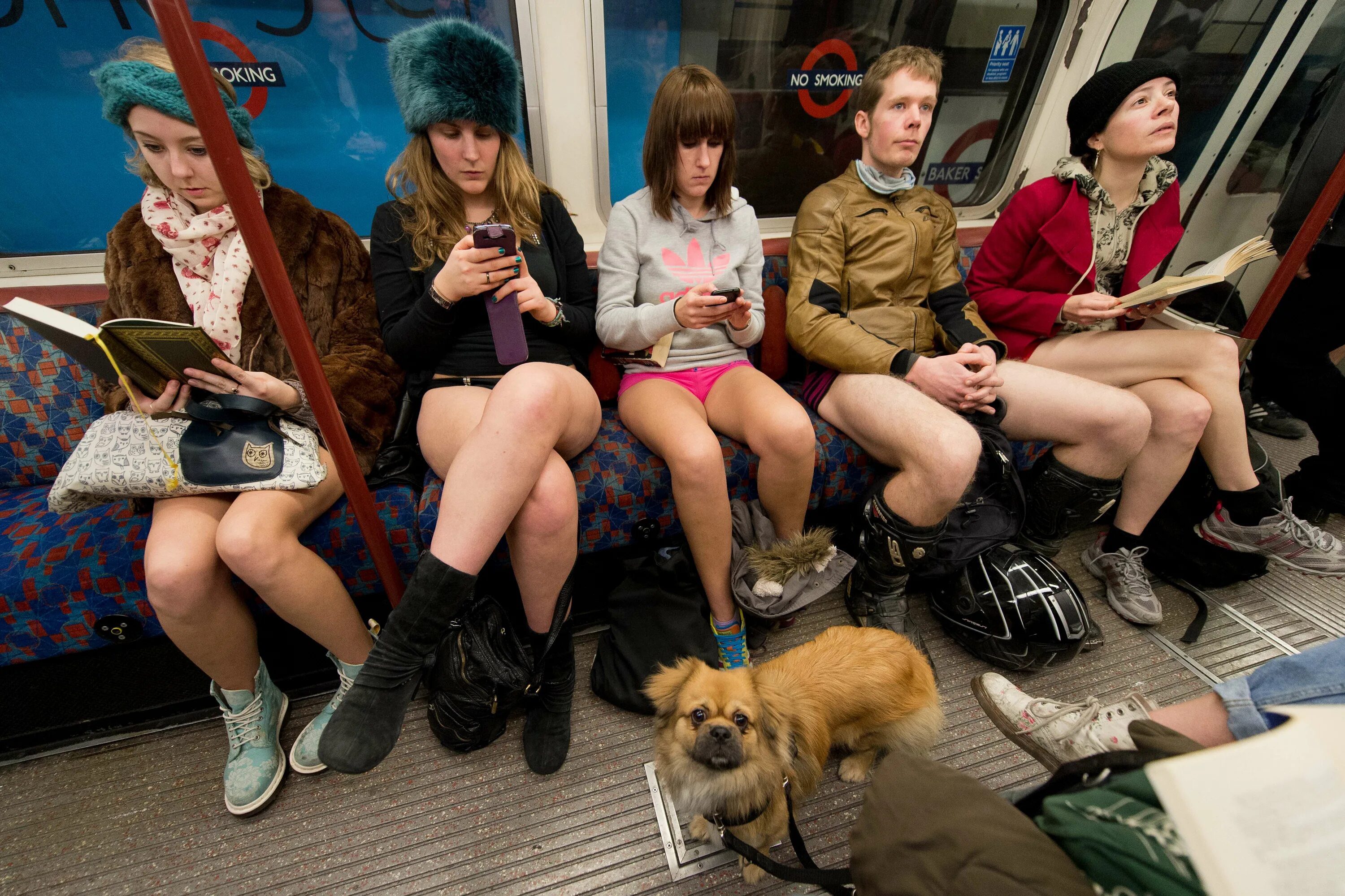 No Pants Subway Ride Москва. Global no Pants Subway Ride 2014. Флешмоб в метро без штанов. No Pants Subway Ride London 2014.