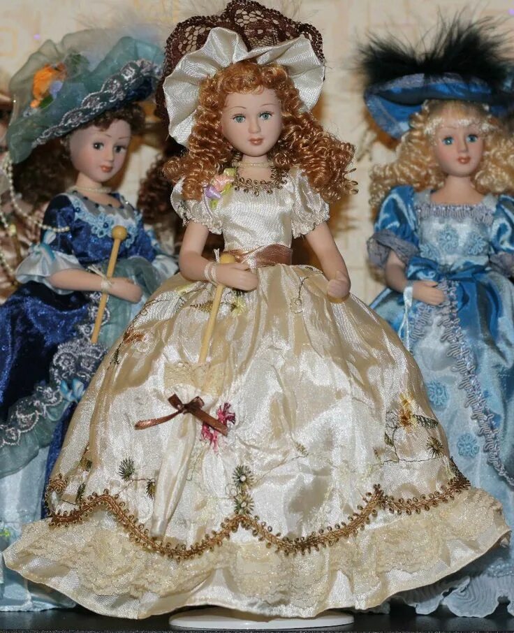 Купить куклы эпох. Куклы дамы эпохи Махидевран. Кукла Коломбина дамы эпохи. Куклы ДЕАГОСТИНИ спецвыпуск.