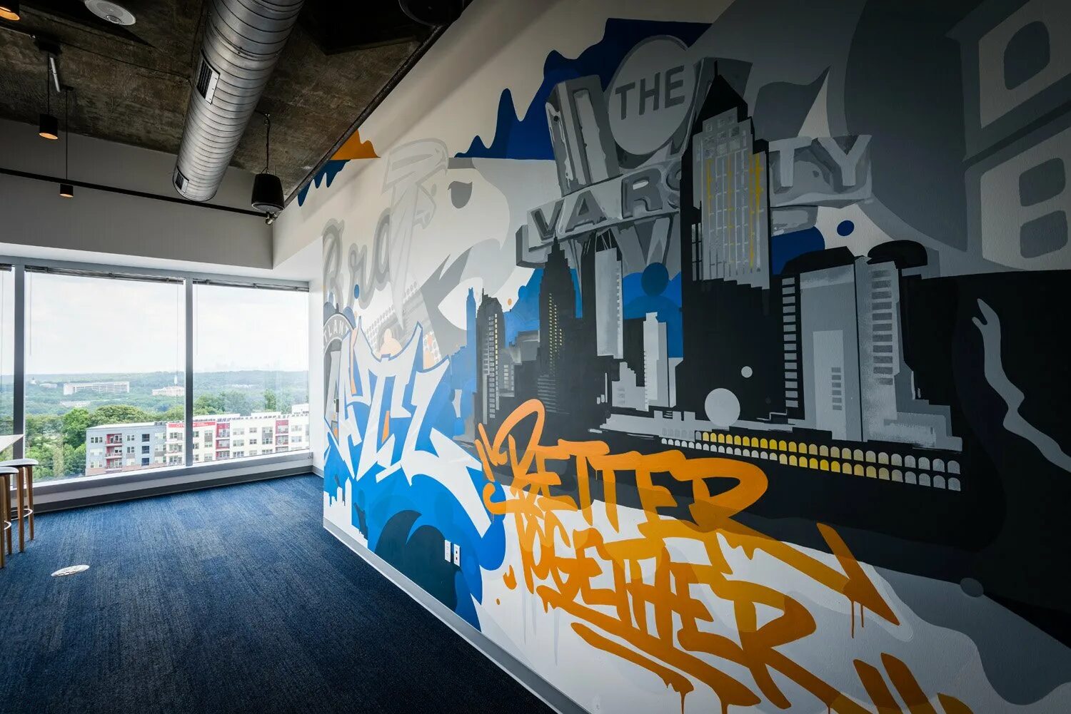 Граффити город интерьер. Граффити внутри помещения. Интерьерное граффити. Студия граффити ярославль. Идеи для граффити на стене.