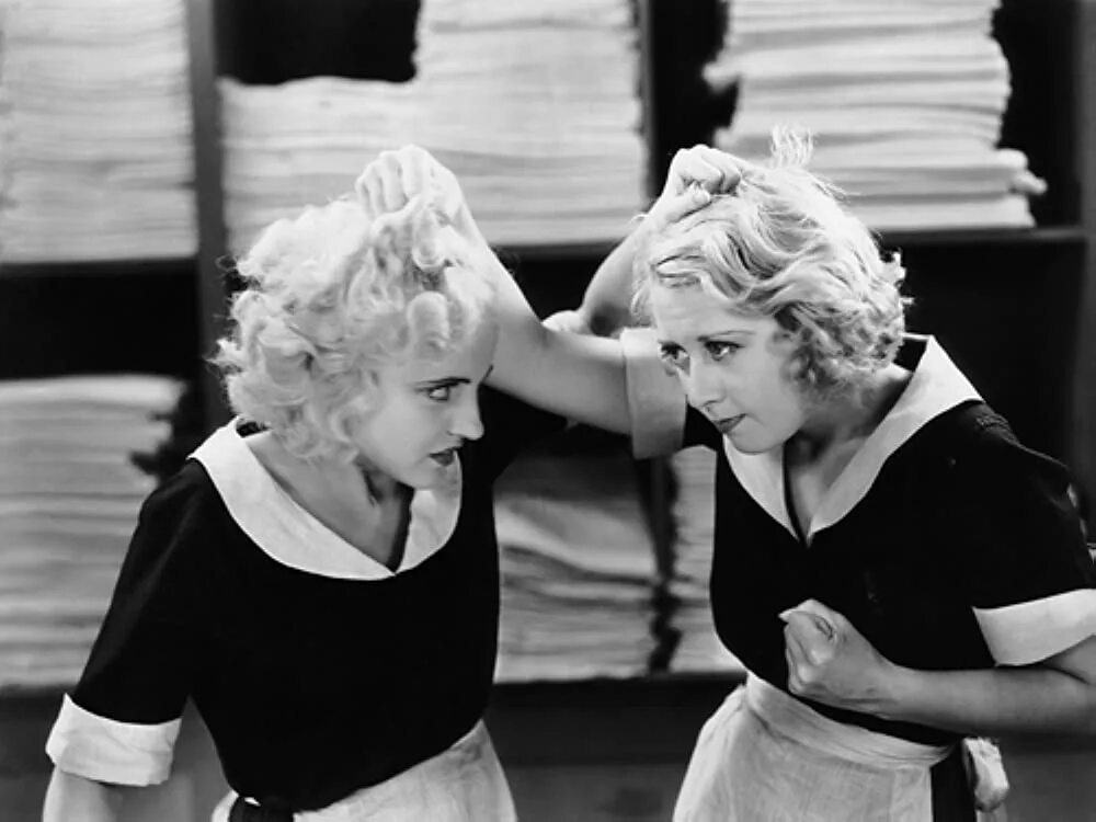 Crazy blondes. Безумная блондинка 1931. Барбара Стэнвик блондинка. Ретро Catfight.