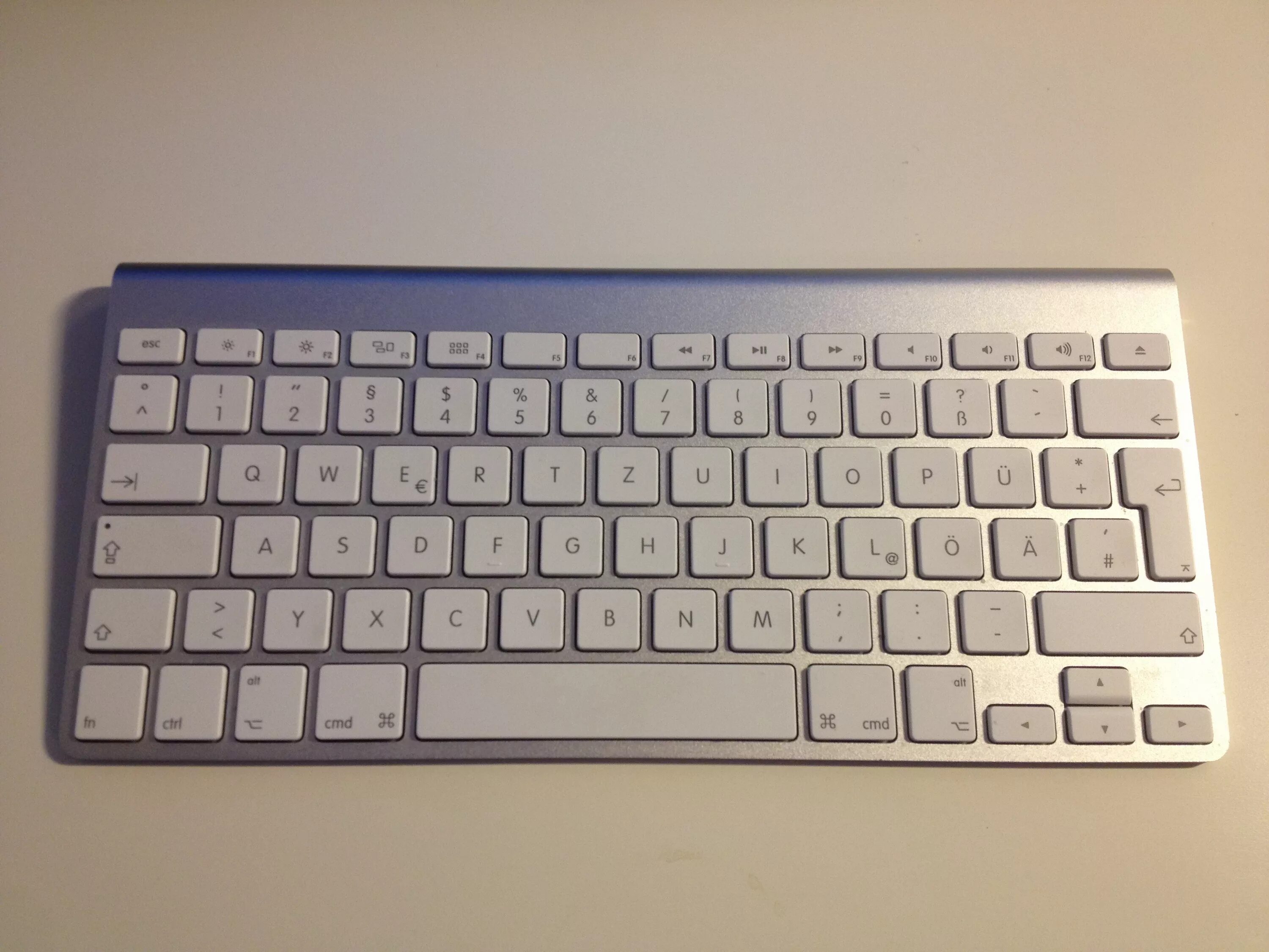 Apple g3 Keyboard. Клавиатура Эппл английская. Немецкая раскладка клавиатуры Apple. Английская раскладка на клавиатуре эпл. Немецкая раскладка