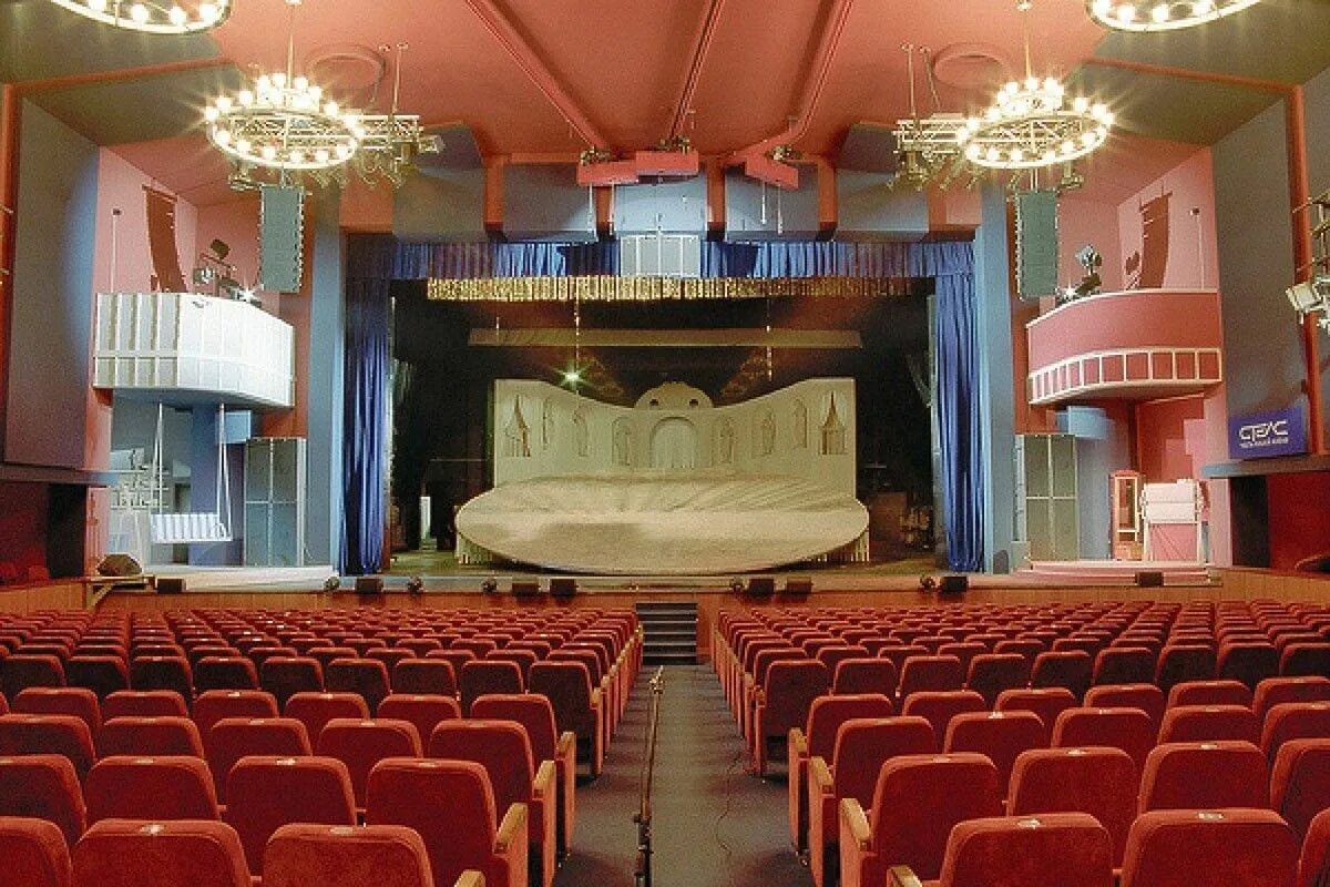 театр михалкова. рыжая волшебница спектакль фото. здание театра киноактера на поварской. театр михалкова сайт. театр михалкова сайт.