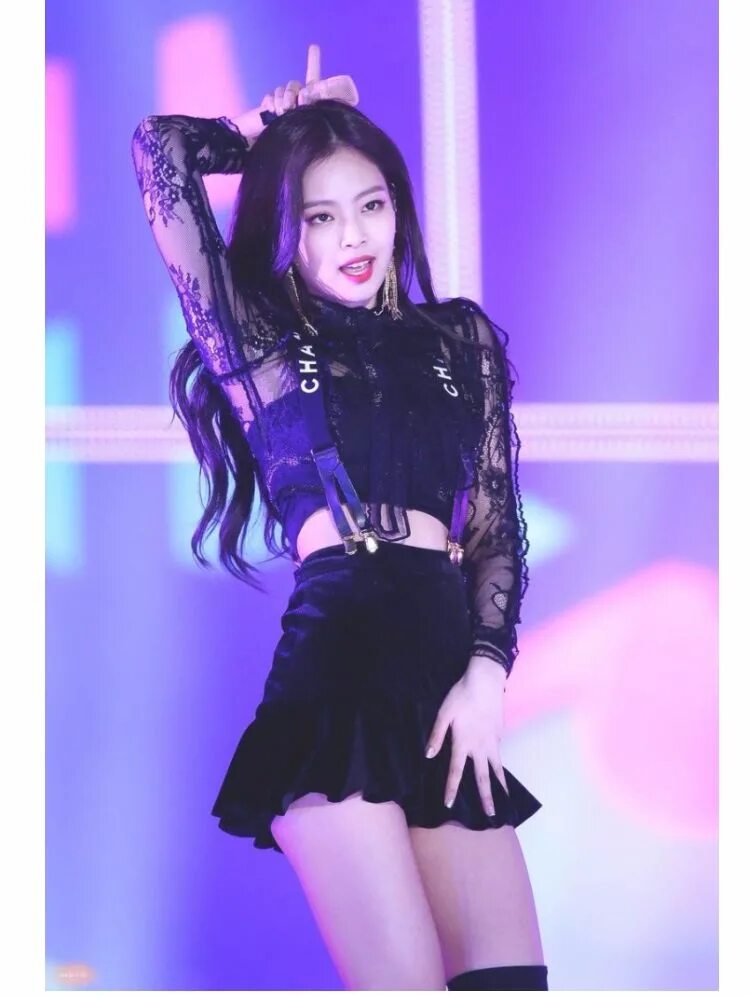 Кореянка на сцене. Дженни блэк пинк горячая. Дженни из blackpink. Блэк пинк джитсу на сцене. Дженни блэк пинк 2022.