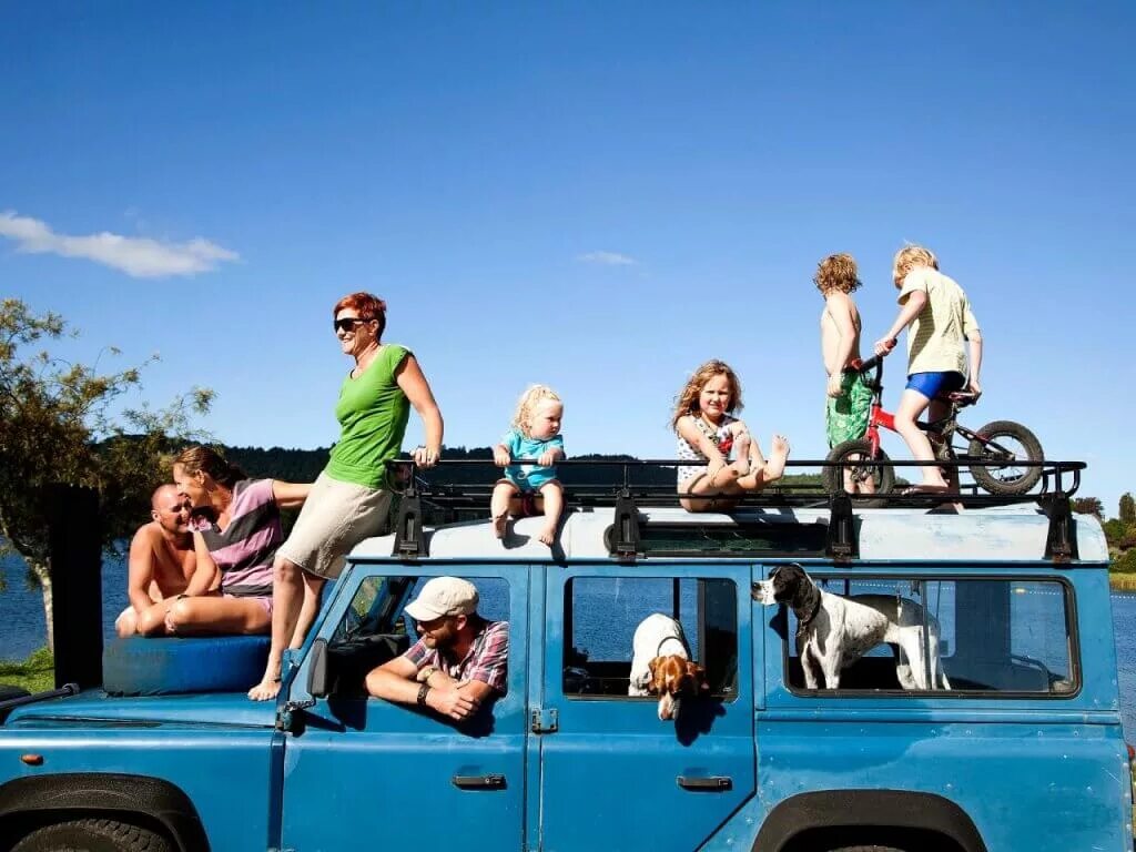 Спонтанная поездка. Дорожное приключение road trip, 2000. Путешествие дорога авто. Cars friends. Дорожное приключение фото.