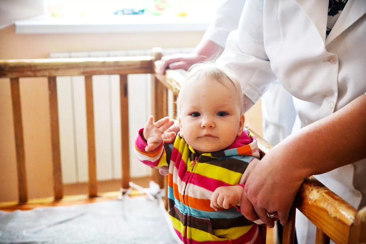 усыновить младенца. дом малютки. усыновить ребёнка из детдома. дом малютки братск падун. детский дом малютки.