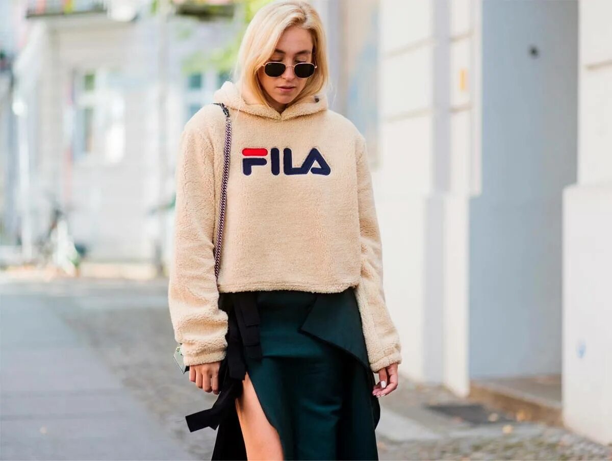 одежда для парней. модные толстовки для парней. одет в худи. парень в толстовке. толстовка мужская.