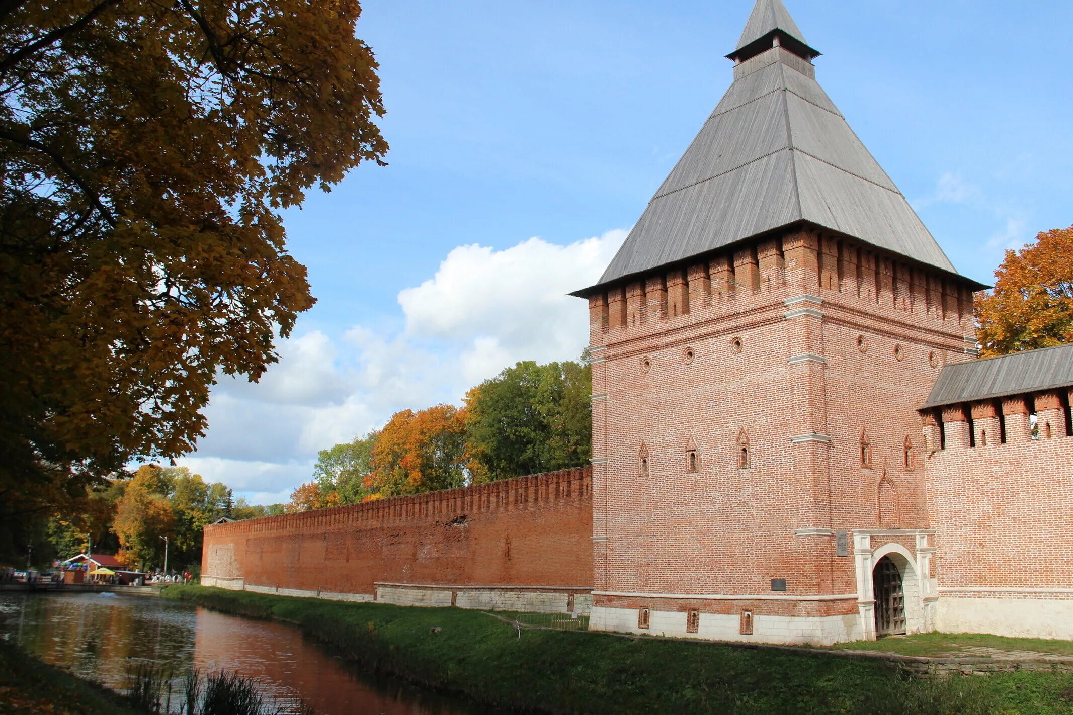 Крепостные стены кремля. Смоленская крепость Смоленск. Смоленская крепость 16 век. Копытенская башня Смоленская крепость.