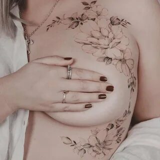 Тату на грудине у девушек (55 фото) .