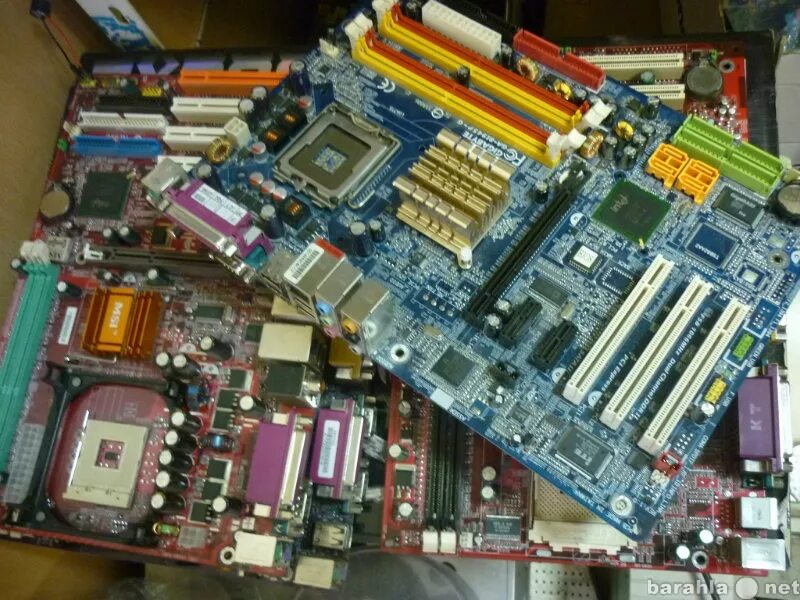 Плат р п. Материнская плата до поколения пентиум 4. материнская плата asus пентиум 4 го поколения. материнские платы после поколения pentium 4. материнская плата старая.