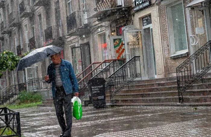 Санкт-Петербург ливень. Дождь в Питере. Ливень в СПБ. Сильный ливень в Петербурге. В каком районе дождь