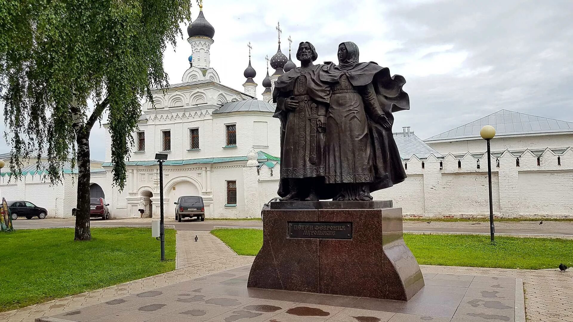 Сайт г муром. Город Муром памятник Петру и Февронии. Муром монастырь Петра и Февронии.