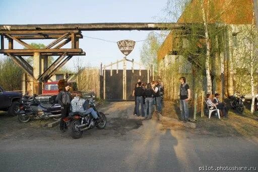 Черные медведи мотоклуб ярославль. Байкеры ярославль черные медведи. Черные медведи мотоклуб ярославль. Black bears mc ярославль. Мотоклуб медведи.
