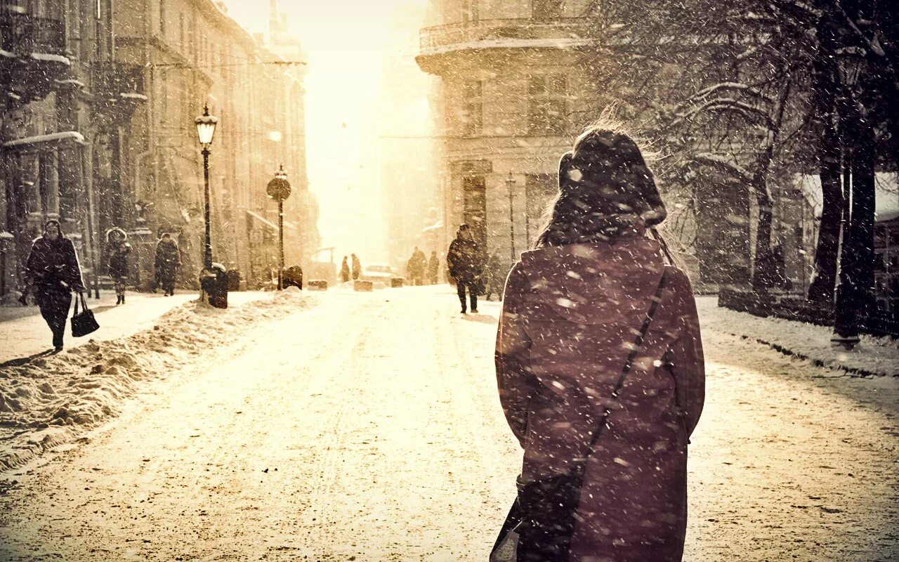 Снег город почти ослеп. Снег одиночество. грусть зимой. грусть снег. зима одиночество.
