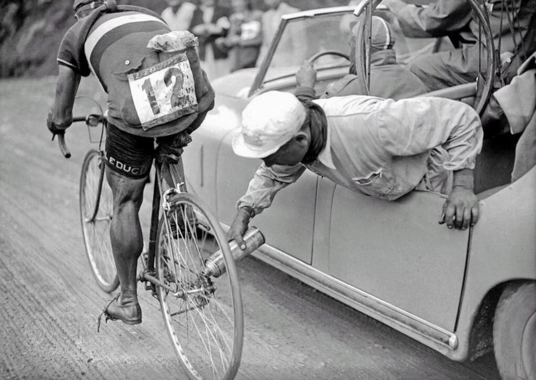 Смешные гонки. Тур де Франс велосипеды. Тур де Франс старые фото. Тур де Франс 1949. Ретро велосипеды тур де Франс.