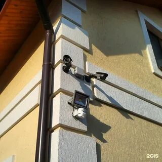 Кабель по фасаду дома