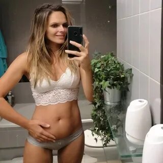 Joana Câncio arrasa semi-nua nas redes sociais.
