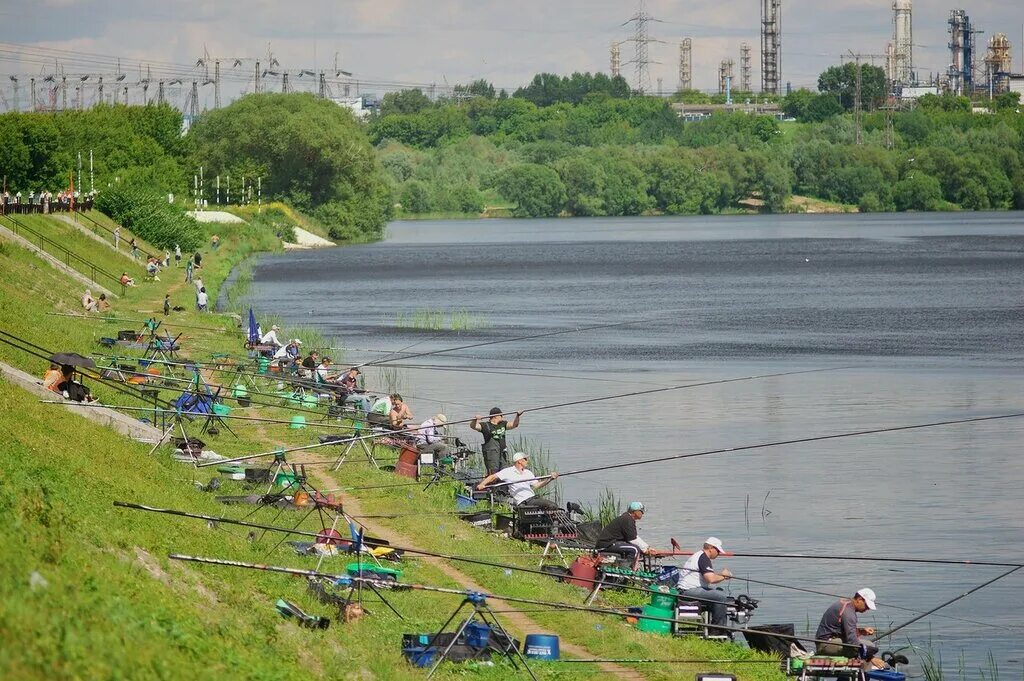 Река в турнире. Москва река Марьино. Марьино рыбалка. Рыбалка в Марьино на Москва реке. Рыбаки на Москве реке в Марьино.