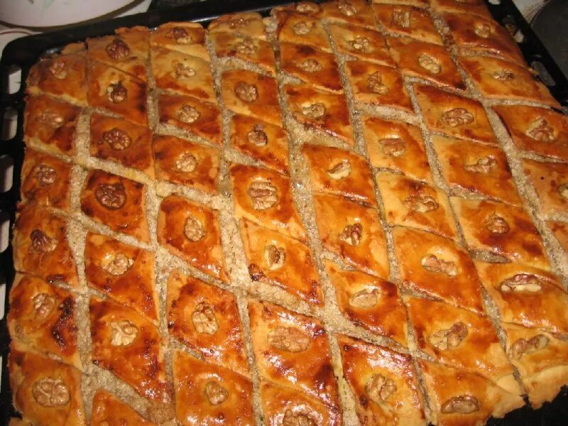 пахлава сухумская. нахичеванская пахлава. пахлава из слоеного теста. пахлава мидье. венская пахлава.