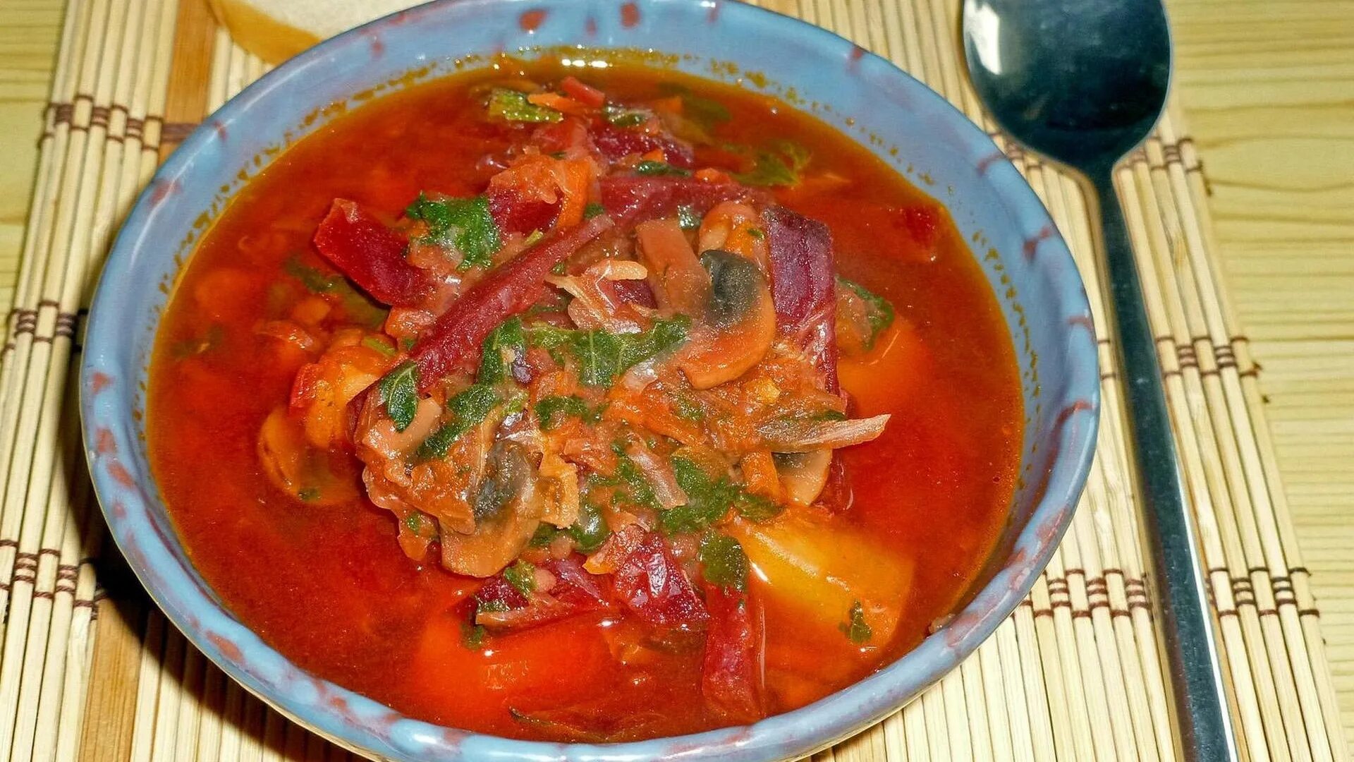 Борщ с грибами капустой и мясом. Борщ с грибами. постный борщ с грибами. постный борщ с фасолью и грибами. борщ на грибном бульоне.