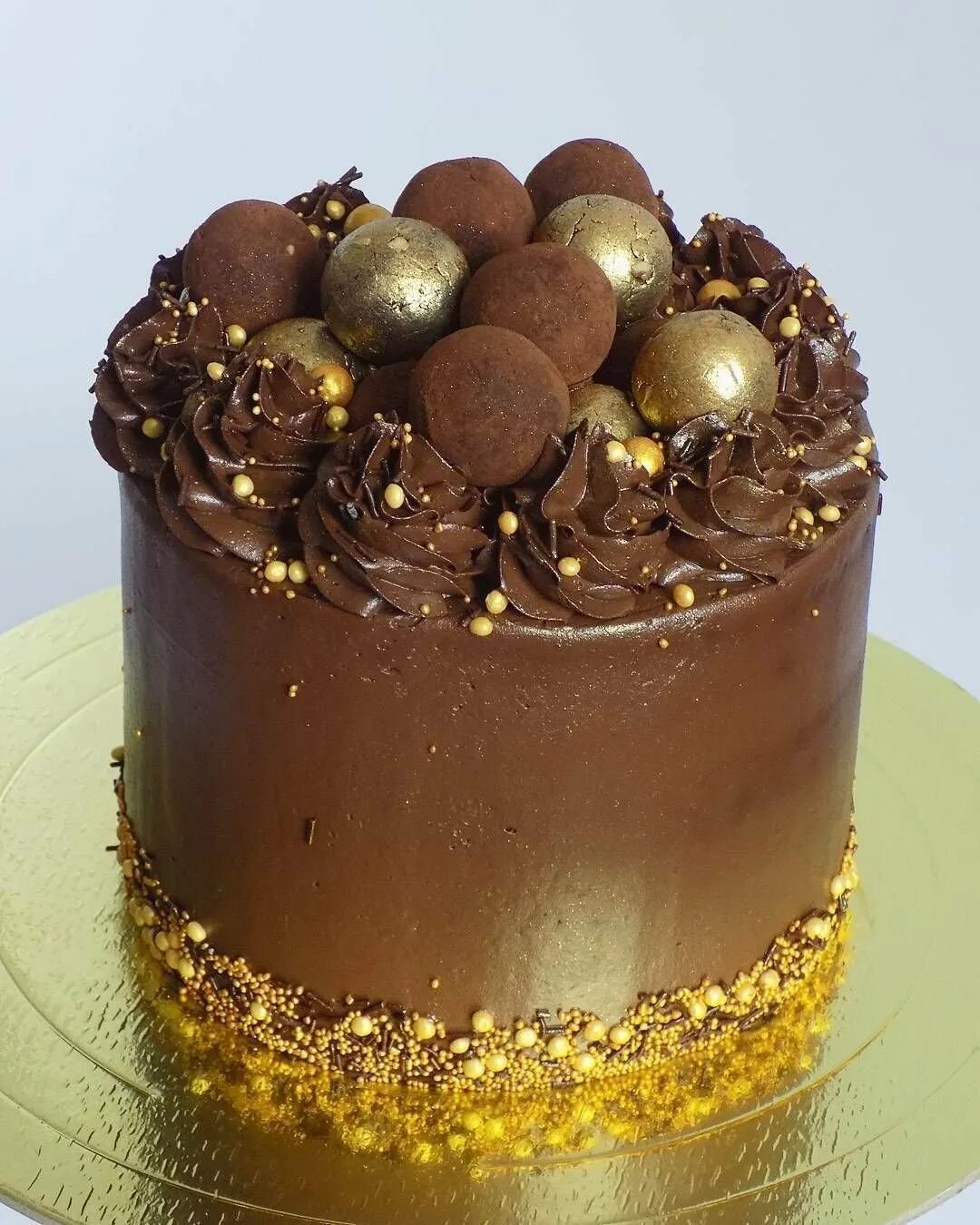 Украшение торта. Шоколадный торт. Торт с шоколадным декором. Украшение шоколадного торта.