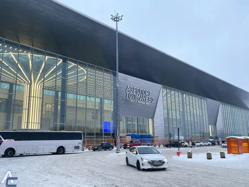 Аэропорт новосибирск 2023. Аэропорт толмачево новый терминал. Аэропорт новосибирск новый терминал 2022. Открытие терминала аэропорта. Новый терминал толмачево новосибирск.