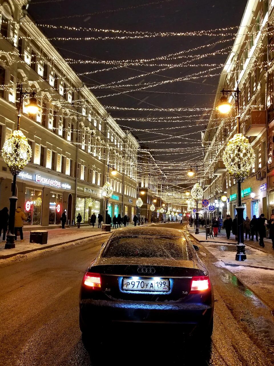 Хлопок в москве ночью. Ночная Москва. Машина на улице. Ночные улицы Москвы. Улицы Москвы ночью.