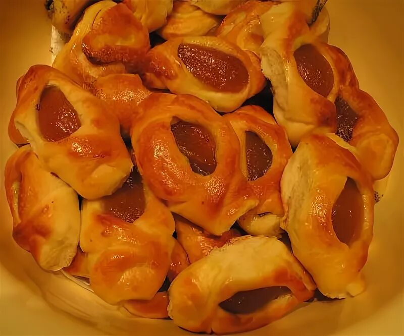 Булочки с повидлом из дрожжевого. Расстегай с повидлом. Пирожки с яблоками в духовке. Булочки с повидлом. Открытые пирожки.