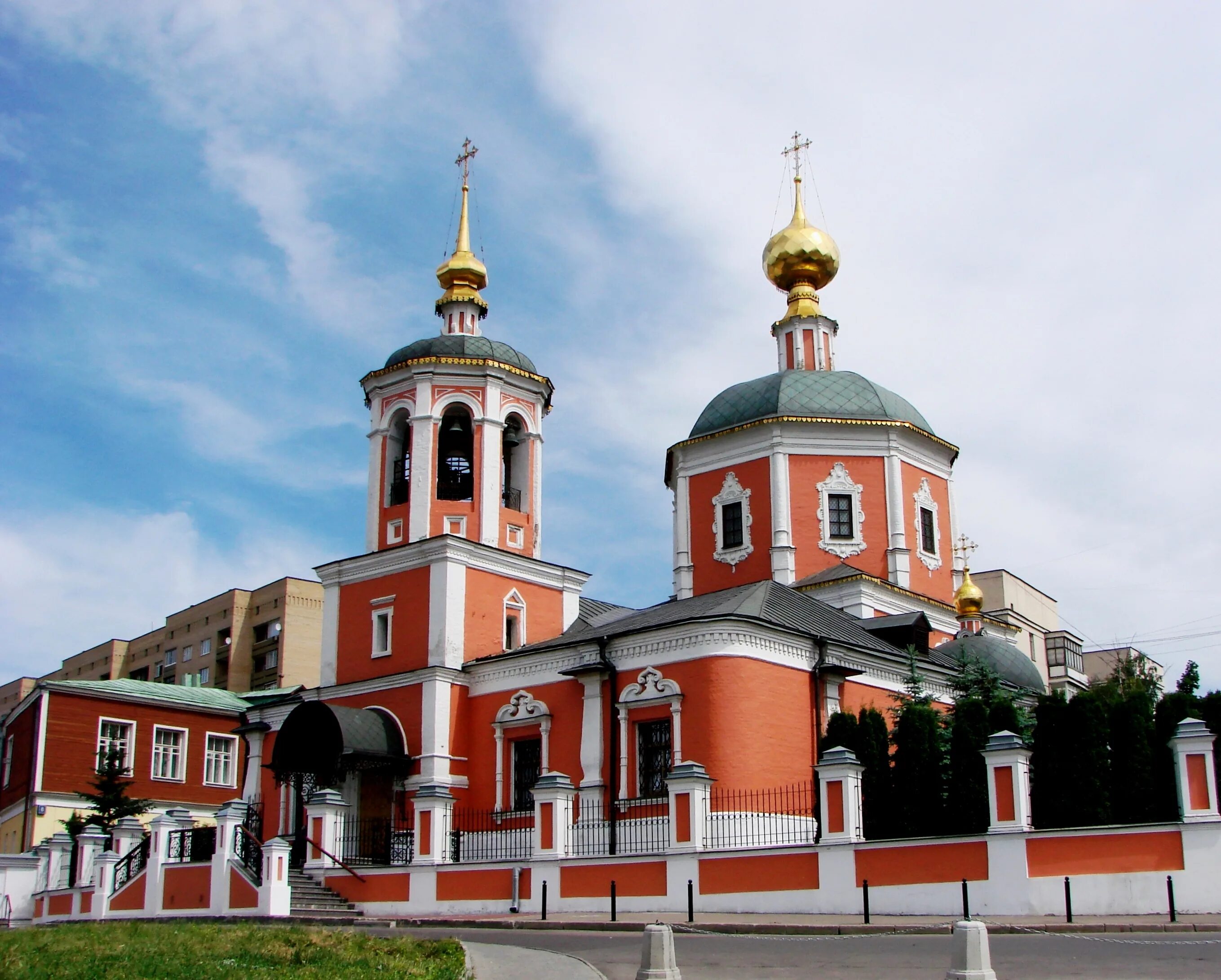 Троицкое московская область фото. Храм Живоначальной Троицы в Троицке. Храм Живоначальной Троицы в Москве. Троицы Живоначальной в Троицкой Слободе. Церковь Троицы Живоначальной в Троицкой Слободе.