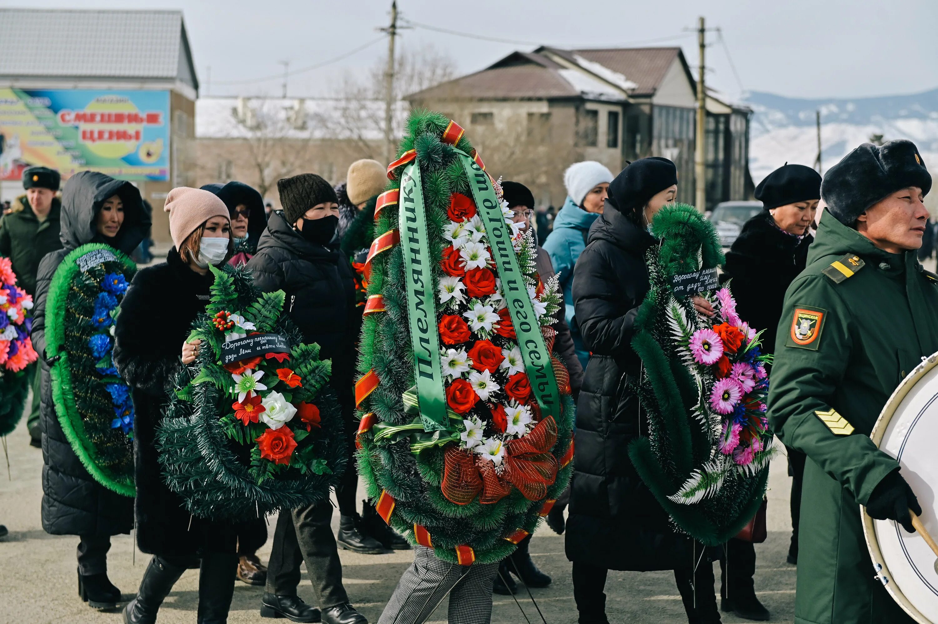 Похороны в Бурятии погибших на Украине. Похороны погибших солдат в Бурятии.