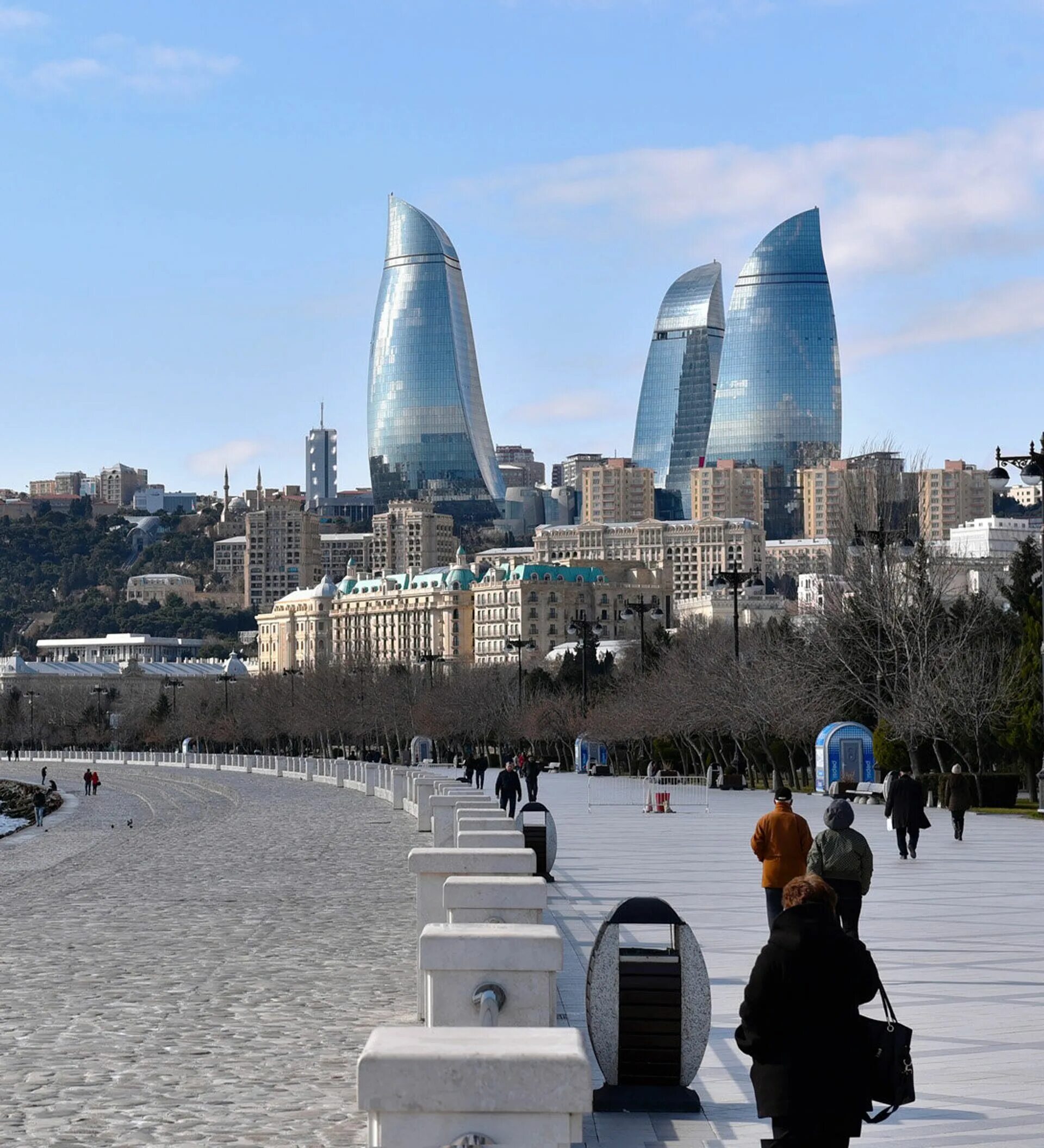 Погода в азербайджане в апреле. Баку набережная бульвар 2023. Азербайджан Баку климат. Новый бульвар Баку. Зима в Баку.