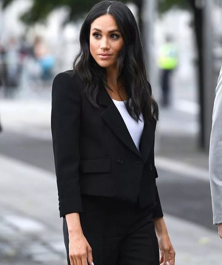 Меган маркл рост. Meghan markle стиль. meghan, duchess of sussex. меган маркл в полный рост. меган маркл белые воротнички.