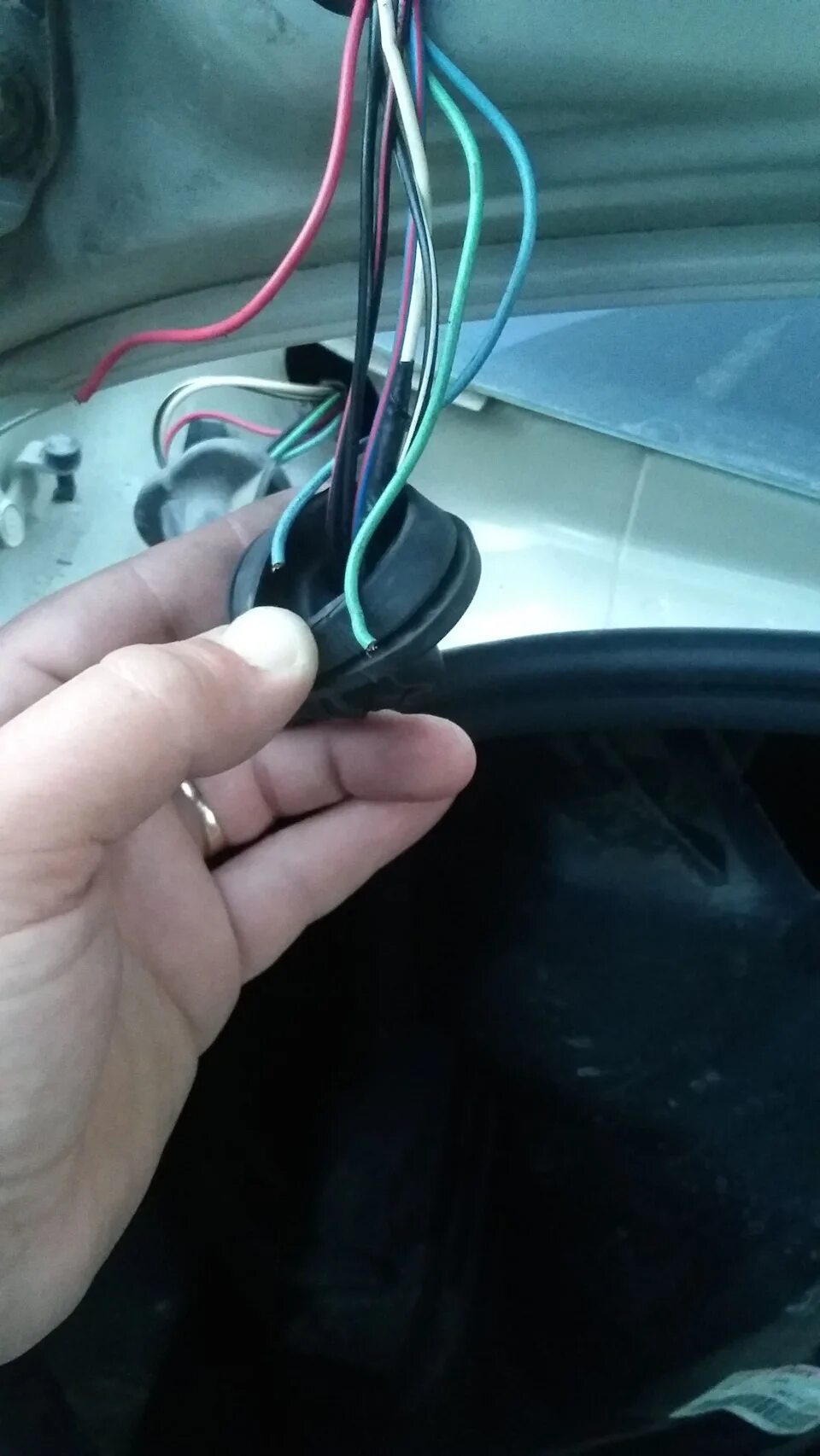 Не работает лампочки заднего хода. Провод от фонаря заднего хода mazda 6 gh. провод на задних ход мазда 3. мазда 3 bm проводка фонаря заднего хода. провод заднего хода мазда фамилия.
