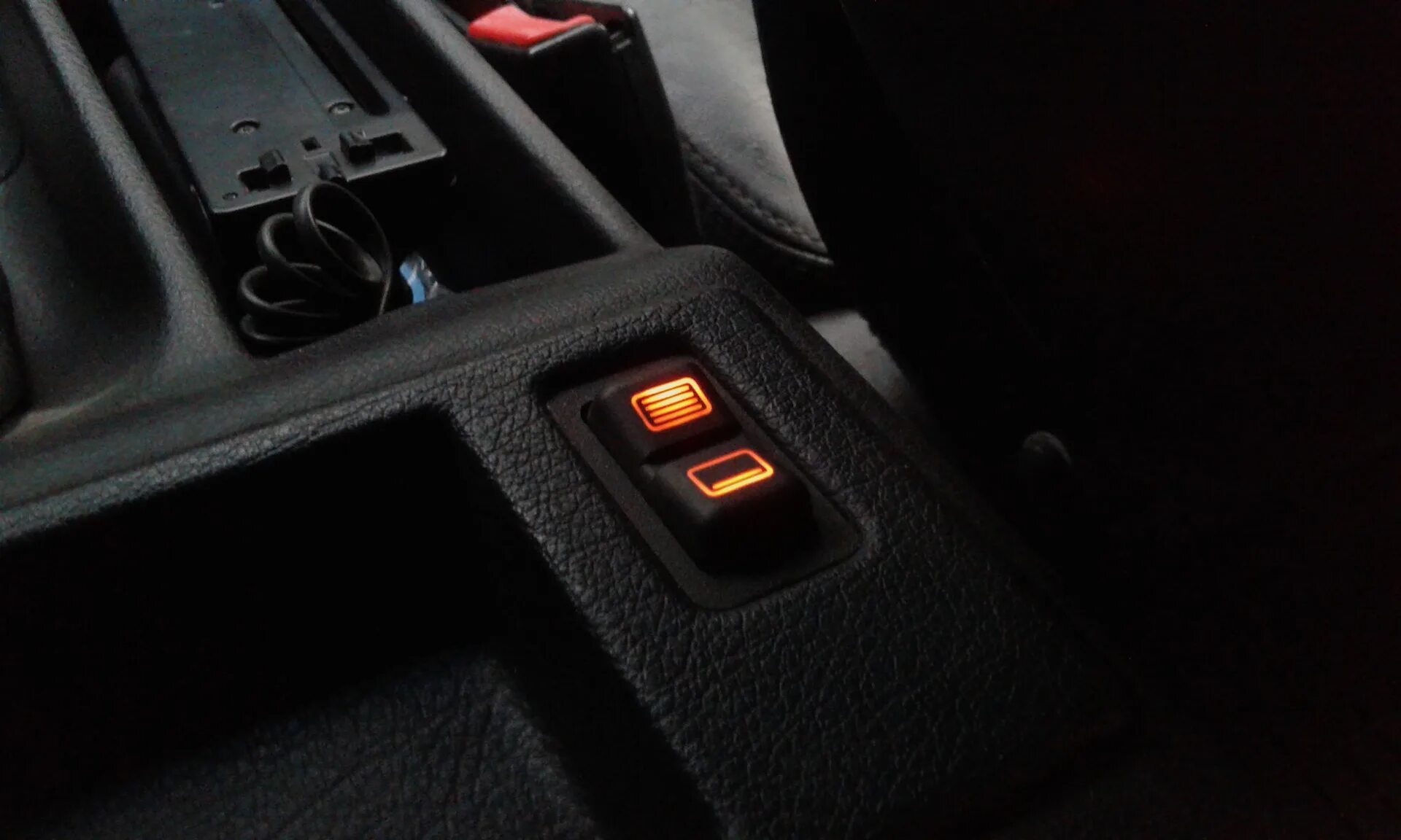 Подсветка е34. Подсветка кнопки стеклоподъемников БМВ е34. Подсветка АКПП BMW e34. Подсветка кнопки подогрева сидений БМВ е34. Подсветка кнопки стеклоподъёмника БМВ е30.