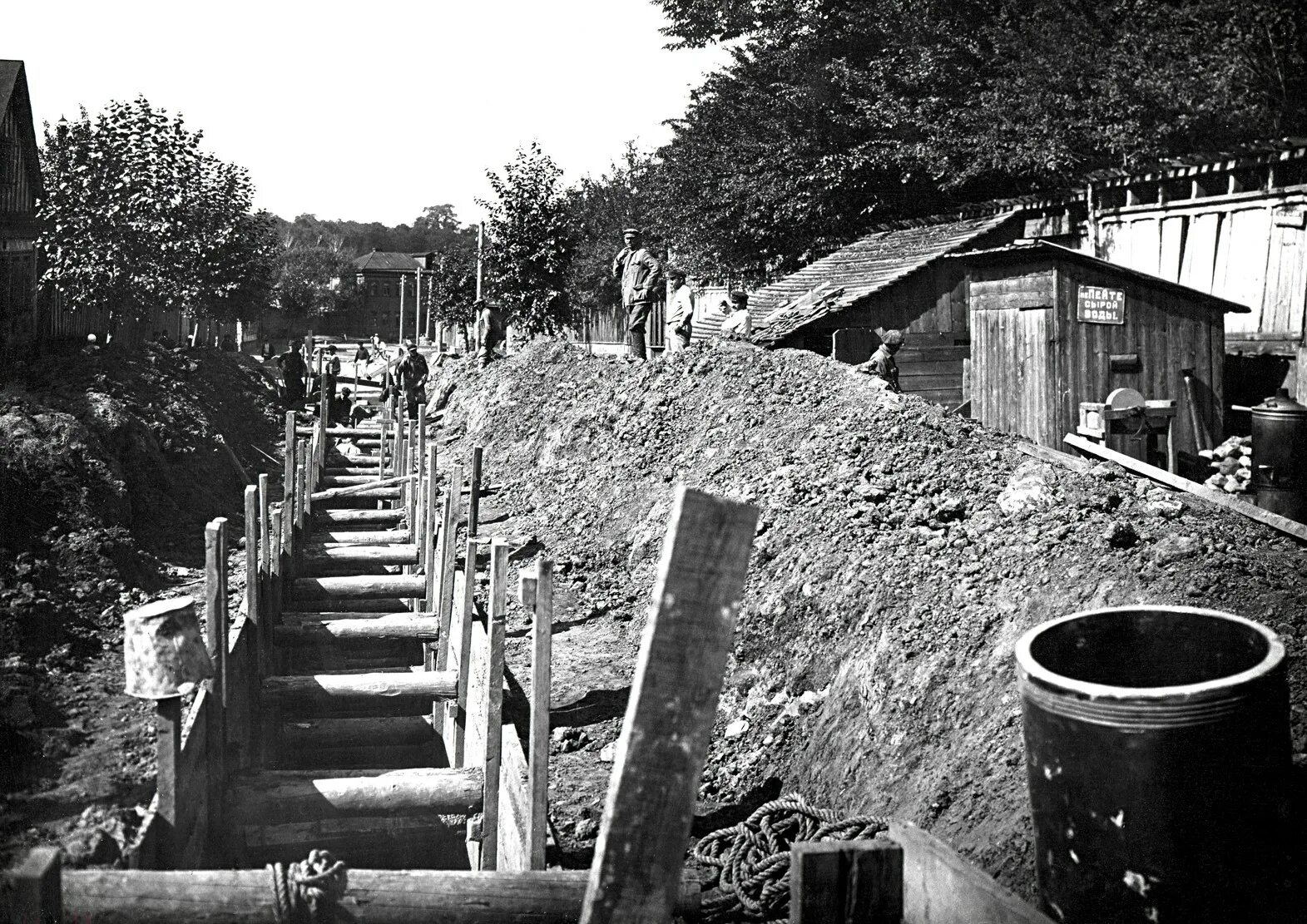 Канализация пермь. Старинная канализация. Строительство канализации. Водопровод в 20 веке. Водопровод нижний новгород история.