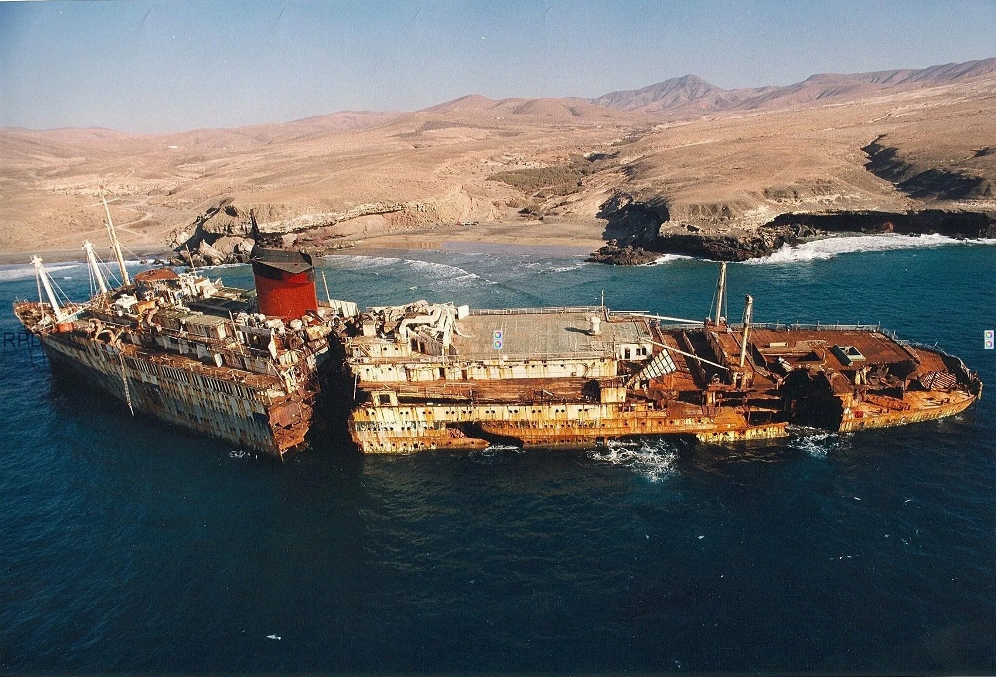 Остров линкор. Фуэртевентура SS American Star. SS American Star 1994. SS America корабль. Лайнер SS America.