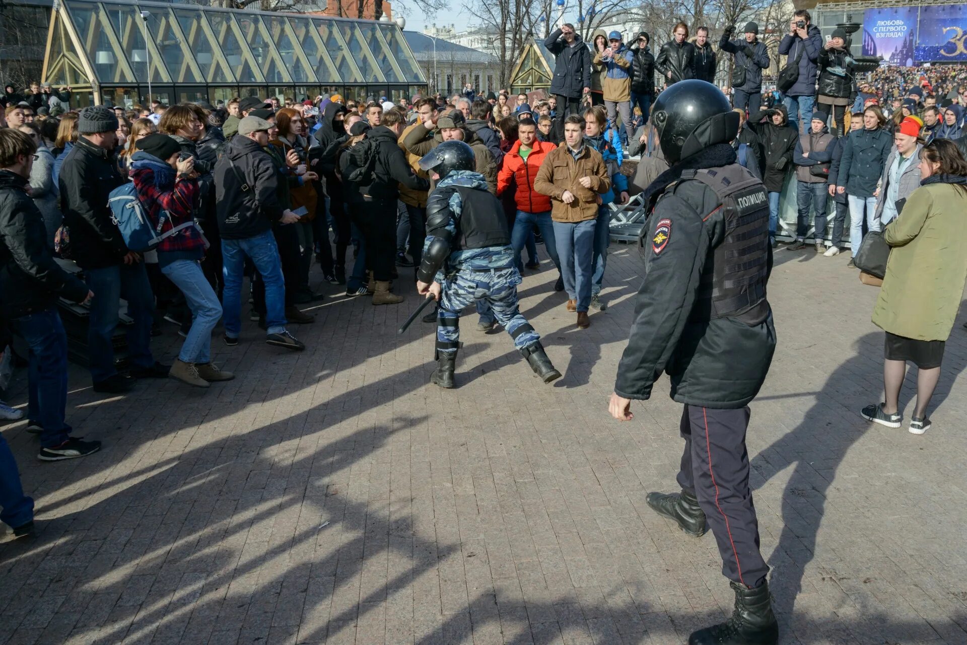 Прямая трансляция митинг сейчас. Протесты в Москве сейчас прямой эфир. Митинги 2015 в Москве. Митинги 2011 в Москве.