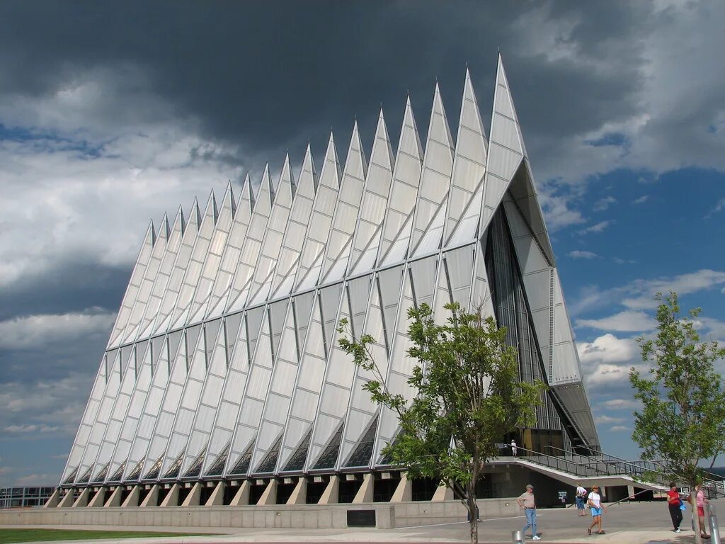 Кадетская часовня Академии ВВС США Колорадо. Архитектурные здания. Интересные здания. Красивые здания.
