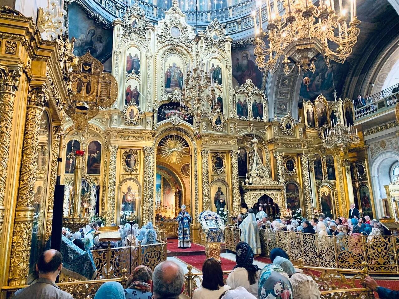 Елоховская галерея. Храм на Бауманской в Москве Елоховский.