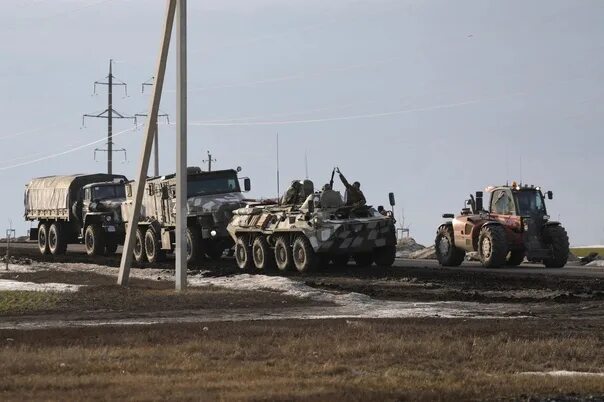 Ситуация белгорода на сегодня граница с украиной. Колонна военной техники в Белгороде. Колонны военной техники в Белгородской области. Колонна техники Белгородской области. Военная колонна Изварино.