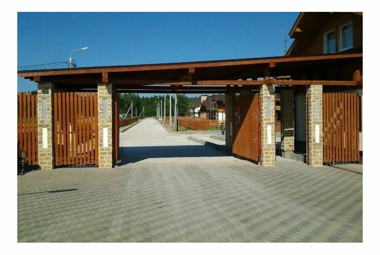 Ворота на участок. Татарские ворота казань. Ворота в деревне своими руками. Частокол древняя русь деревня. Ворота поселок.