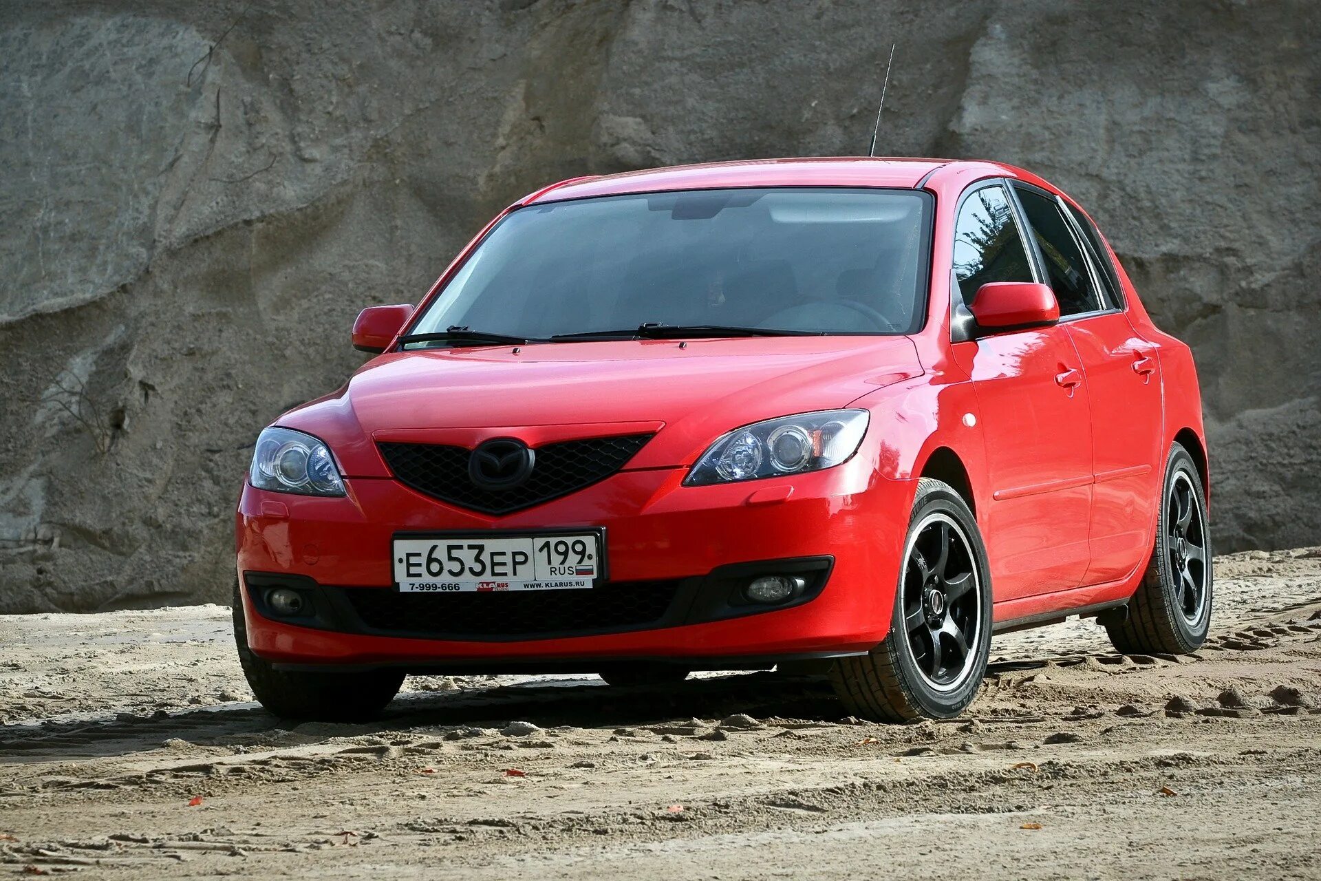 Мазда 3 купить в крыму. Mazda 3 красная. Мазда 3 BK красная. Мазда 3 БК хэтчбек. Мазда 3 БК хэтчбек красная.