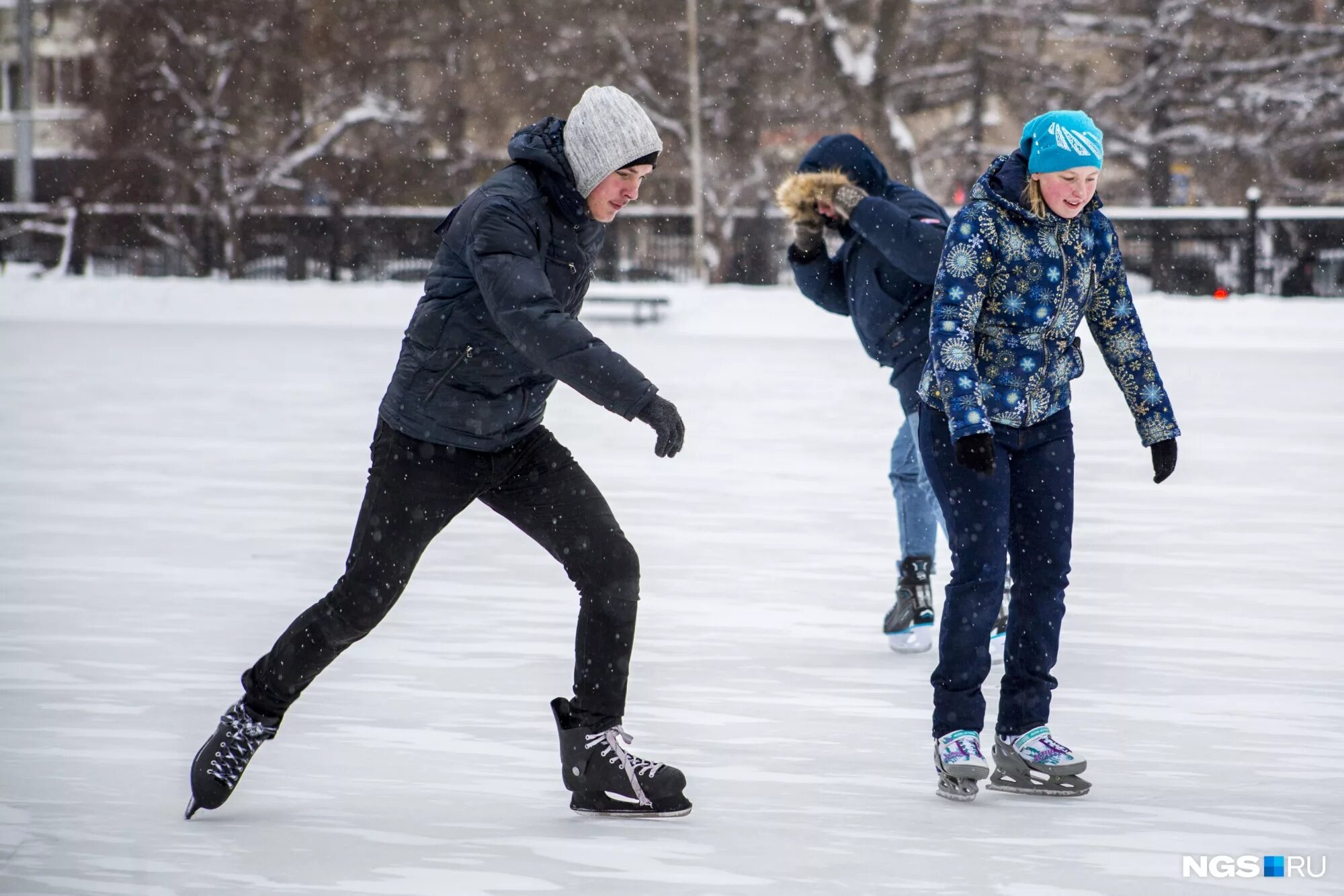 каток на набережной новосибирск. каток в новосибирске 2022. каток новосибирск 2020. каток на михайловской набережной новосибирск. какие катки работают в новосибирске.
