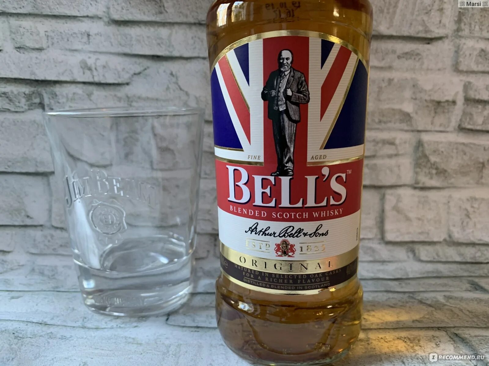 Bells whisky. Джим Бэллс виски. Виски Бэллс Шотландия. Виски Беллс 0.5. Виски шотландский купажированный Бэллс ориджинал 1л.