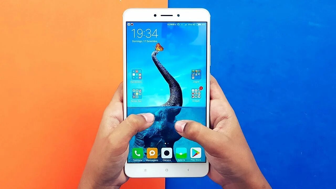 Xiaomi Max 2. Xiaomi mi Max 2s. Сяоми ми Макс 2 в руке. Xiaomi mi Max 3 в руках. Ми макс экран