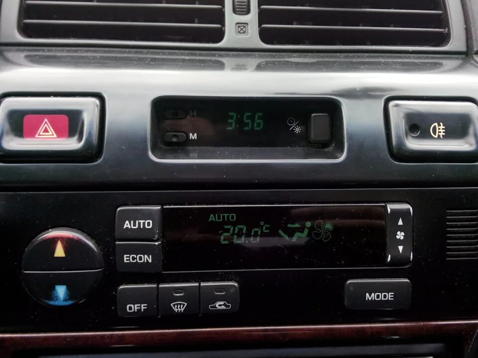 Ниссан верса 2020. Nissan tiida 2011 седан. Кнопка econ land rover. Econ tool. 2020 nissan versa orange.