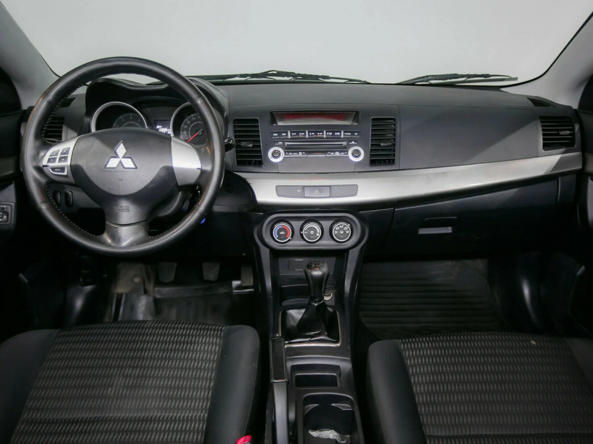 Mitsubishi lancer 2012. Mitsubishi Lancer 10 механика. Митсубиси Лансер 10 салон механика. Lancer x 2012 салон. Mitsubishi Lancer x Рестайлинг 2012.