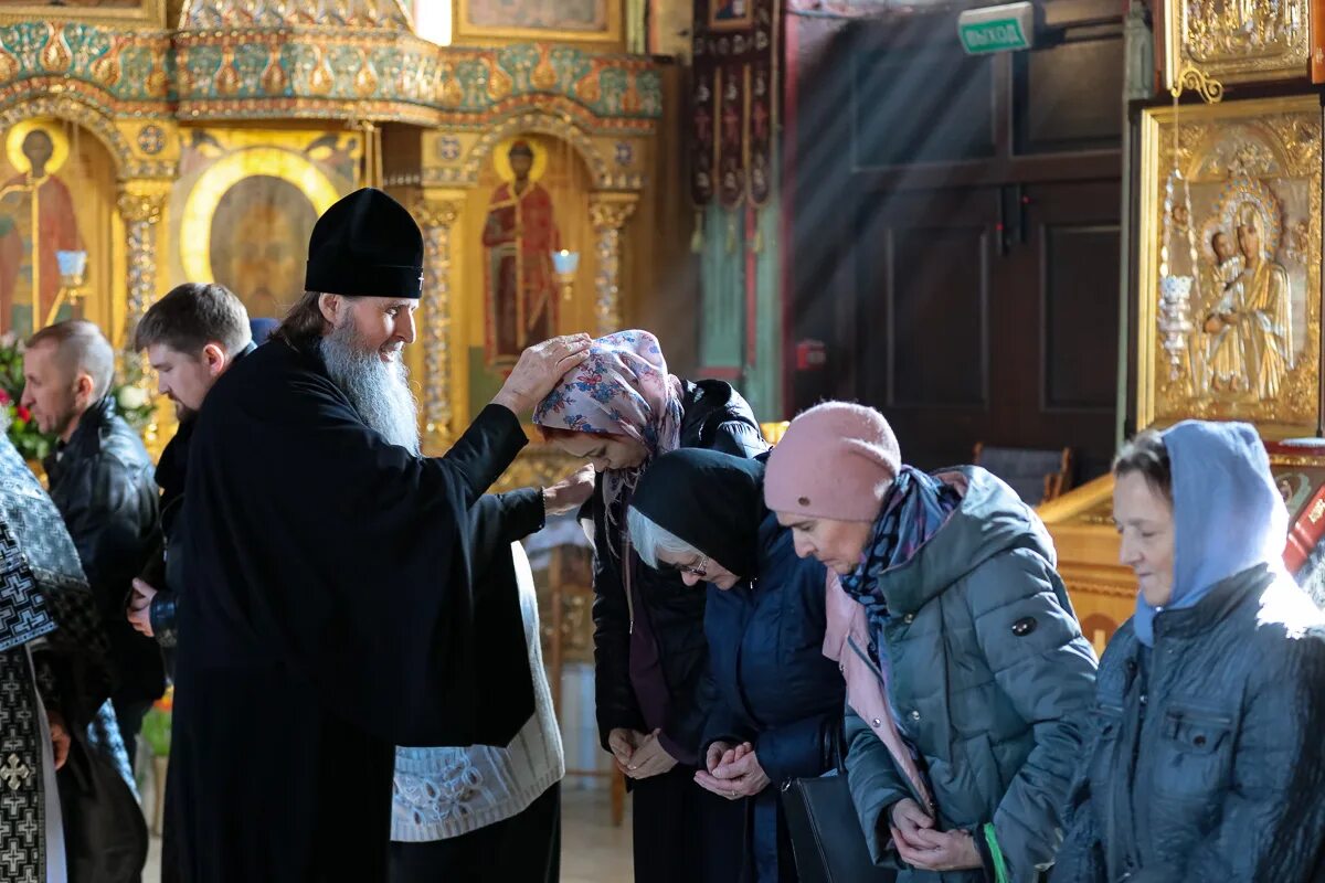 Литургия в великую среду. Литургия преждеосвященных даров. епископ архиепископ митрополит. храм христа спасителя. служение.